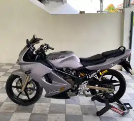 Ninja rr old tahun 2009, pakaian pribadi
