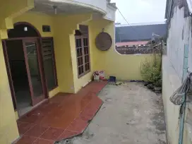 Dijual / Dikontrakkan Rumah 2 lantai di lokasi strategis dekat Gading