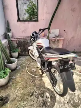 Yamaha Vixion Lightning 2012
Motor ganteng, kencang, dan siap pakai!