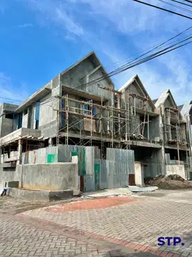 2 unit, Rumah baru scandinavian di Manyar Tirtoyoso hadap selatan