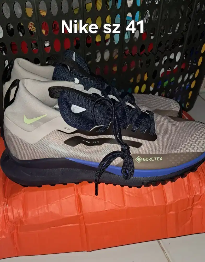 Sepatu Nike sz 41 baruu