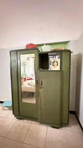 Lemari jati bekas tahun 1950