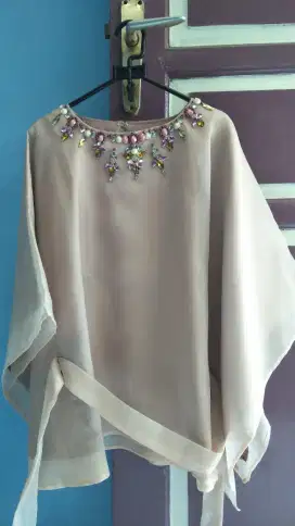 Atasan Organza Manik