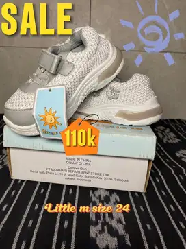 Sepatu little m