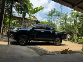 Dijual toyota hilux type G 4 x 4 2GD warna hitam