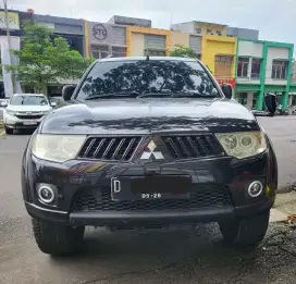 Mitsubishi Pajero Exceed 2012