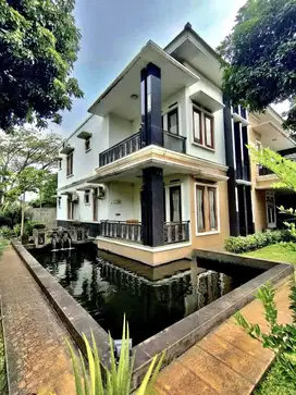 DD248 Rumah Bagus Hoek 328 m2 Furnished Legenda Wisata Cibubur