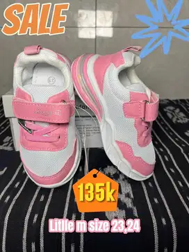 Sepatu little m