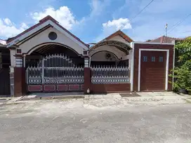 Rumah nyaman dan strategis di perumahan dekat RS JIH Solo