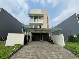 Dijual Rumah Siap Huni Konsep Villa di Pakuwon Indah
