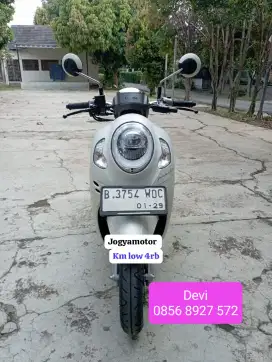 Honda scoopy Prestige th 2024 motor second pajak panjang