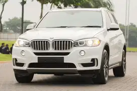 Nyaman Bertenaga! BMW X5 xDrive35i xLine 2015 white e250 320i glc250