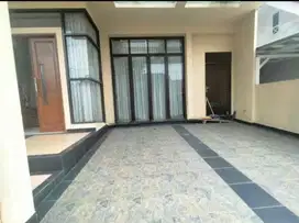 Rumah Cantik 2,5 Lantai di Nusa Loka BSD