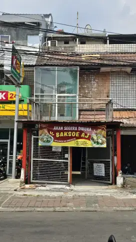 Dicari karyawan sebagai pramusaji restoran bakso