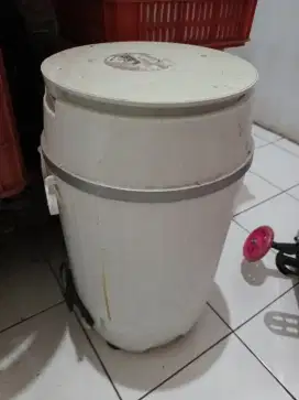Dijual Cepat Mesin Cuci Mini Cocok Anak Kost