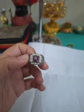 Batu cincin ruby star 
Bintang 5 batunya 
natura dan asli pembuka reze