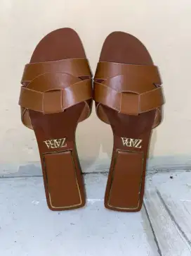300k sendal Zara