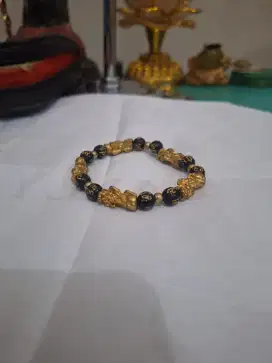Gelang pixiu branded 
Pembuka aura dan rezeki 
menjaga kesehatan tubu