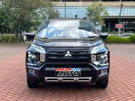 Mitsubishi Xpander Cross Premium Package Uktimate NIK 2021 Hitam Black