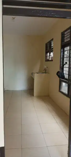 Di kontrakan tahunan
