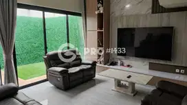 Dijual Rumah Mewah Full Renoved di Komplek Green Garden Jakarta Barat