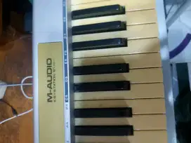 Keyboard controller M Audio