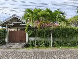 10jt-an/mtr‼️Dijual Rumah + Kantor Hook Manyar tengah kota Surabaya