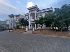 Rumah Hook 2 Lt di Graha Estetika, Banyumanik