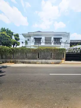 Rumah DIjual Kebayoran Lama. Jalan Utama, Dekat PIM & Gancit. NEGO