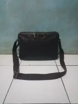 Tas Sling Kulit Asli NOM