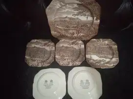 Piring pajangan keramik