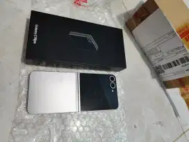 Samsung Galaxy Z flip 6 512 GB Lengkap Mulus