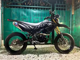 KLX SM 150 SE BLACK.