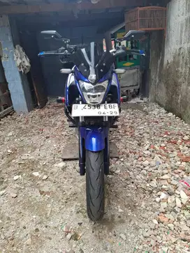 Motor Vixion R Banana 2017