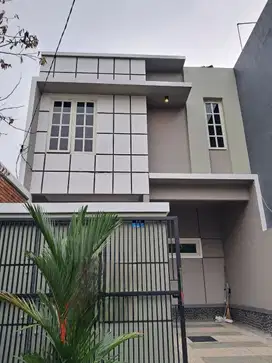 Dekat Ubaya! Rumah Baru Gress Tenggilis 1M-an