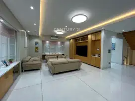 Rumah Hook Dibangun Dari Kavling Di Kebayoran Residence