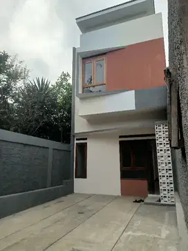 Jual Rumah 2 lantai pinggir jln Cilengkrang Bandung Timur