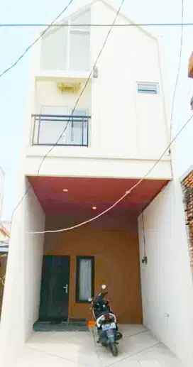 Rumah Minimalis 2 Lantai Dalam. Cluster Pinggir Jalan Raya Cilangkap
