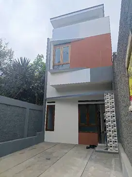 Rumah elegant pinggir jalan 2 lantai
