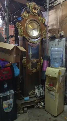 Jam dinding hias kayu jati