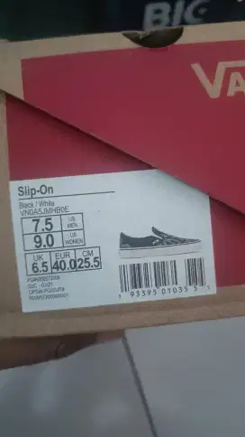 Sepatu vans slip on