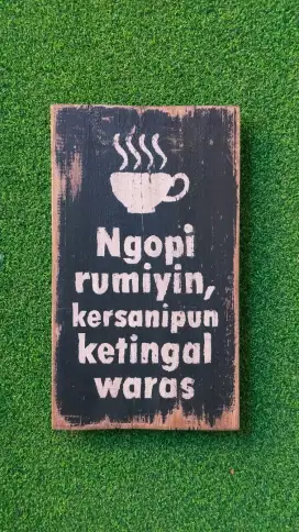 Hiasan dinding kayu