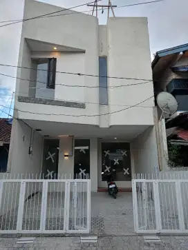 Rumah 2 Lantai Bangunan Baru di Bkr Buah Batu dkt Turangga SHM