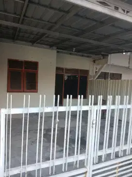 Dikontrakkan Rumah strategis cocok utk kantor dan usaha