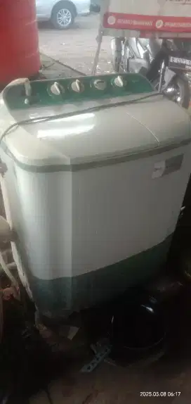 jual butuh mesin cuci 2 tabung kapasitas 7kg LG masih bgus