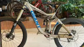 Sepeda MTB Giant Reign