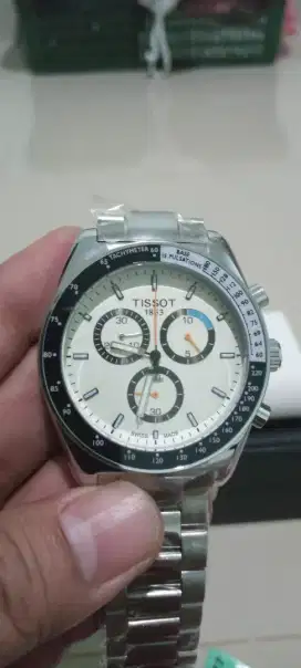 Jam Tissot T516