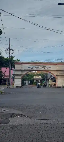 Dijual rumah letak strategis
