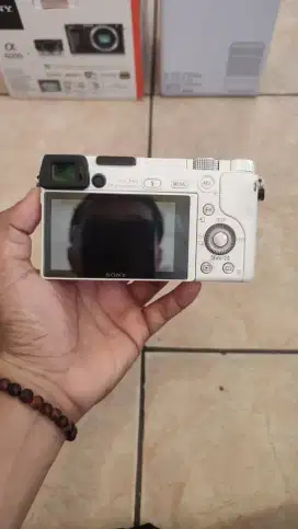 Sony mirorles a6000 plus 2 lensa kit dan fix murah!! No minus