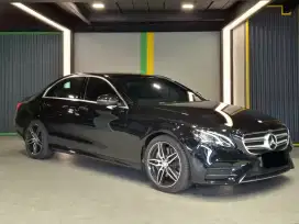 Mercy E300 AMG Line. 2.0 At. Tahun 2017. Hitam. Low km. Perfect cond.